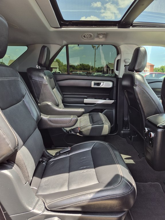 Photo 13 of this FORD EXPLORER
