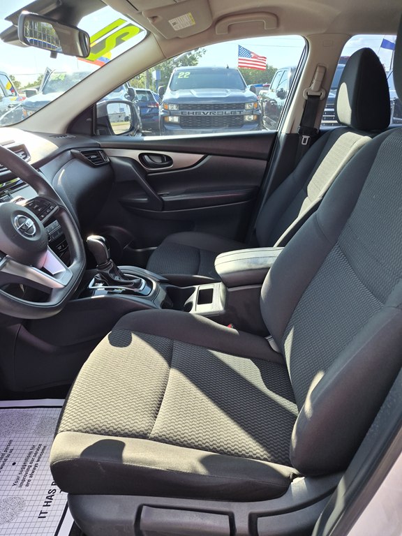 Photo 9 of this NISSAN ROGUE SPORT