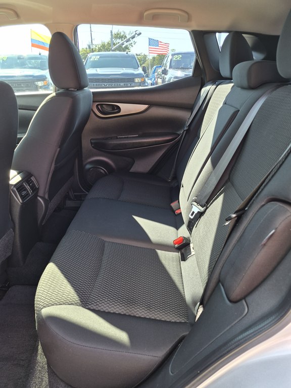 Photo 10 of this NISSAN ROGUE SPORT