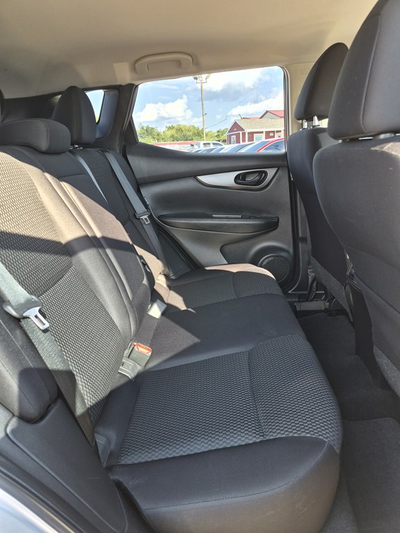 Photo 12 of this NISSAN ROGUE SPORT