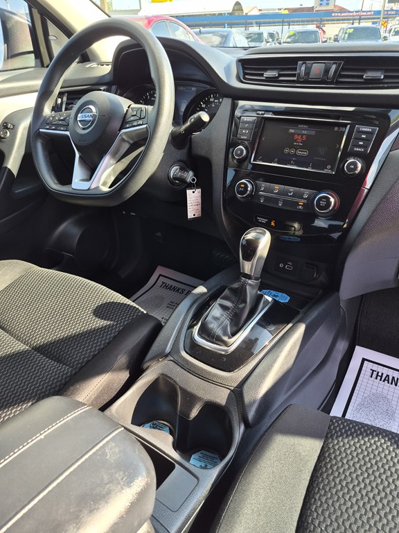 Photo 13 of this NISSAN ROGUE SPORT