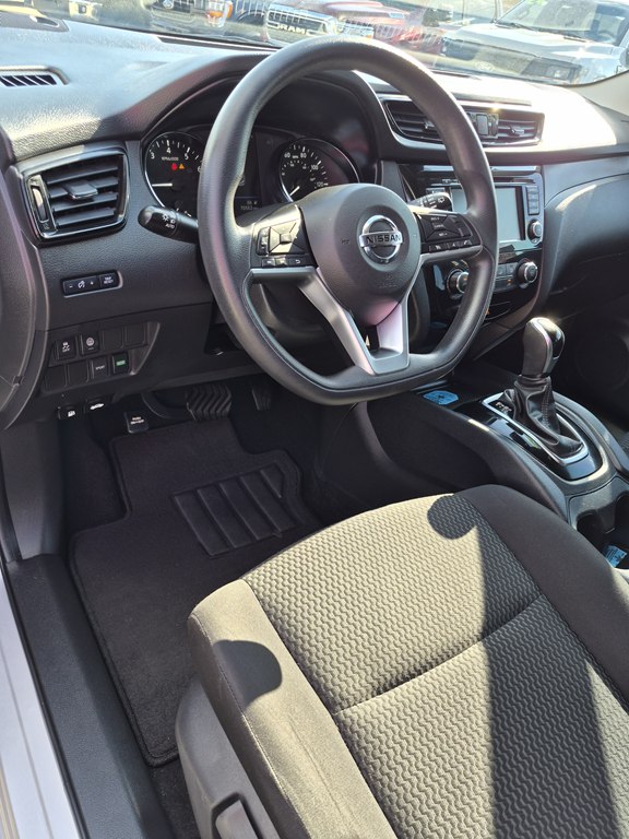 Photo 16 of this NISSAN ROGUE SPORT