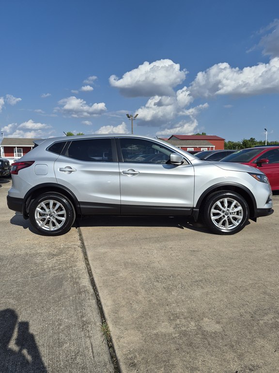 Photo 4 of this NISSAN ROGUE SPORT