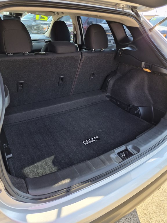 Photo 18 of this NISSAN ROGUE SPORT