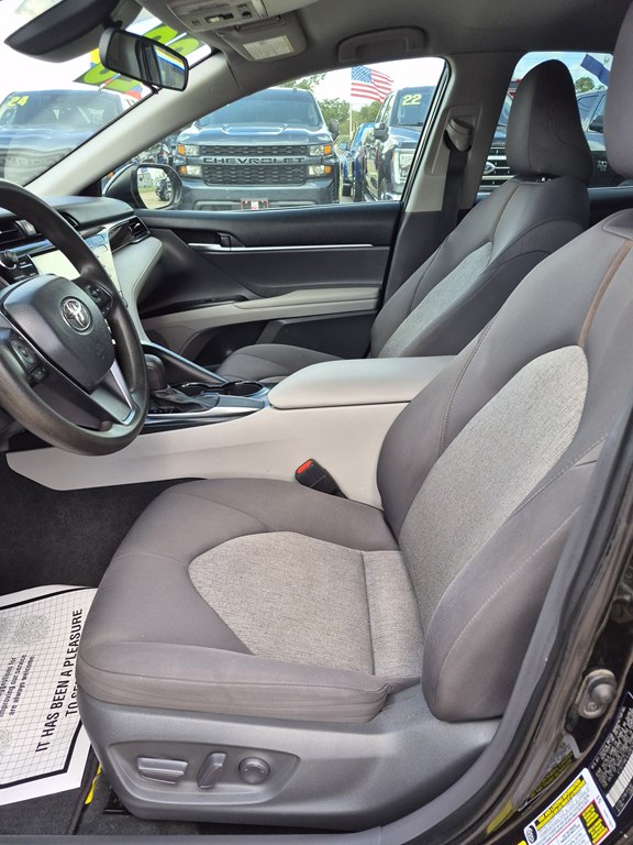 Photo 9 of this TOYOTA CAMRY