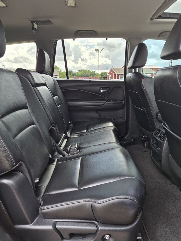 Photo 13 of this HONDA PILOT
