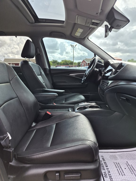 Photo 12 of this HONDA PILOT