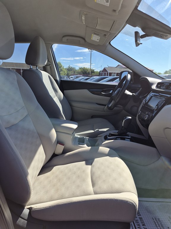 Photo 11 of this NISSAN ROGUE SPORT