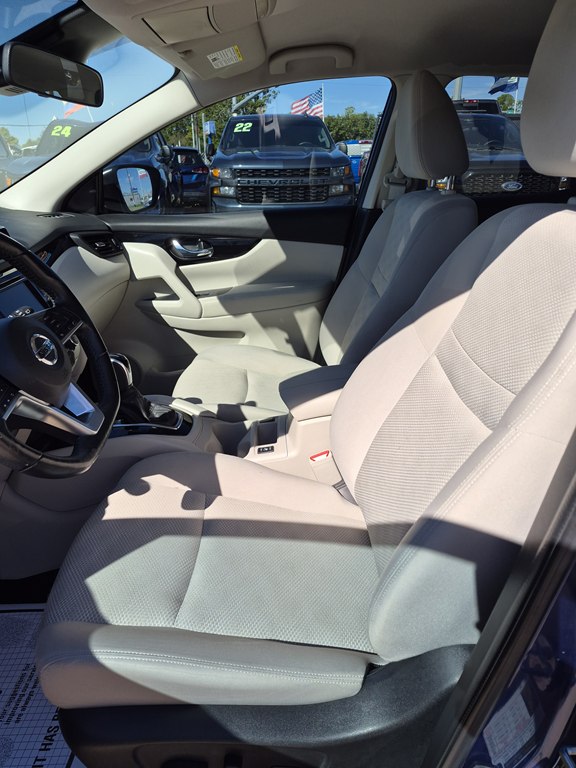 Photo 9 of this NISSAN ROGUE SPORT