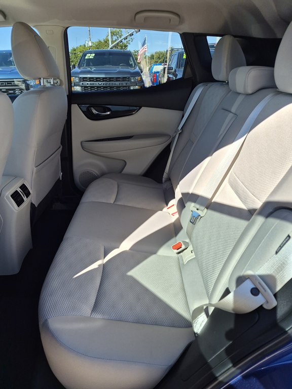 Photo 10 of this NISSAN ROGUE SPORT