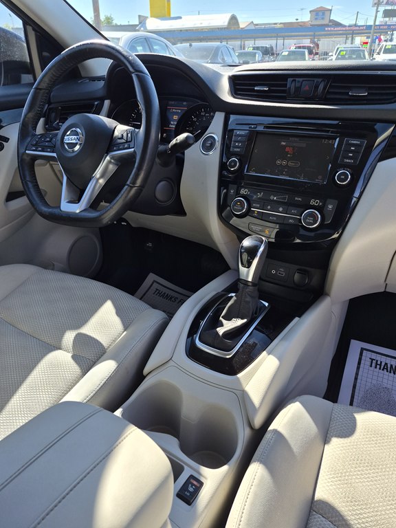 Photo 13 of this NISSAN ROGUE SPORT