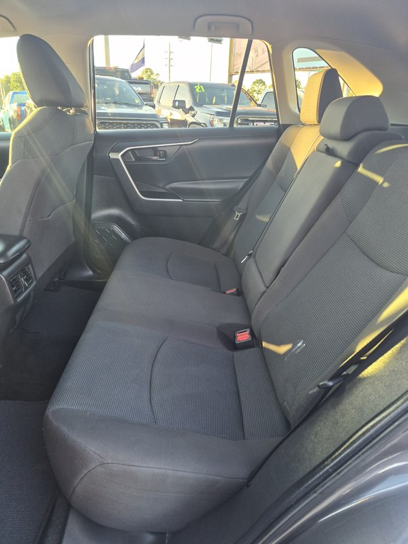 Photo 10 of this TOYOTA RAV4