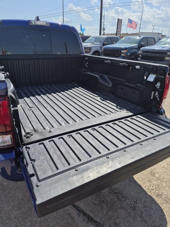 Photo 18 of this TOYOTA TACOMA