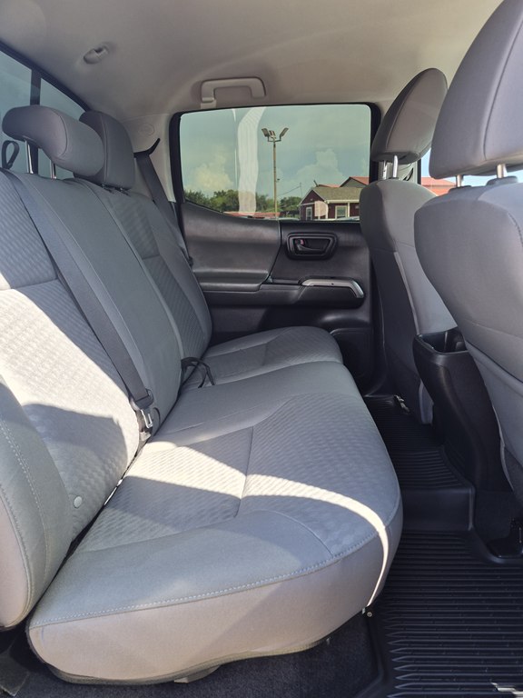 Photo 12 of this TOYOTA TACOMA