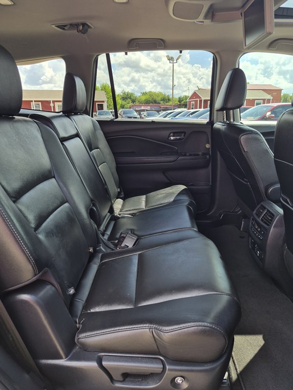 Photo 13 of this HONDA PILOT