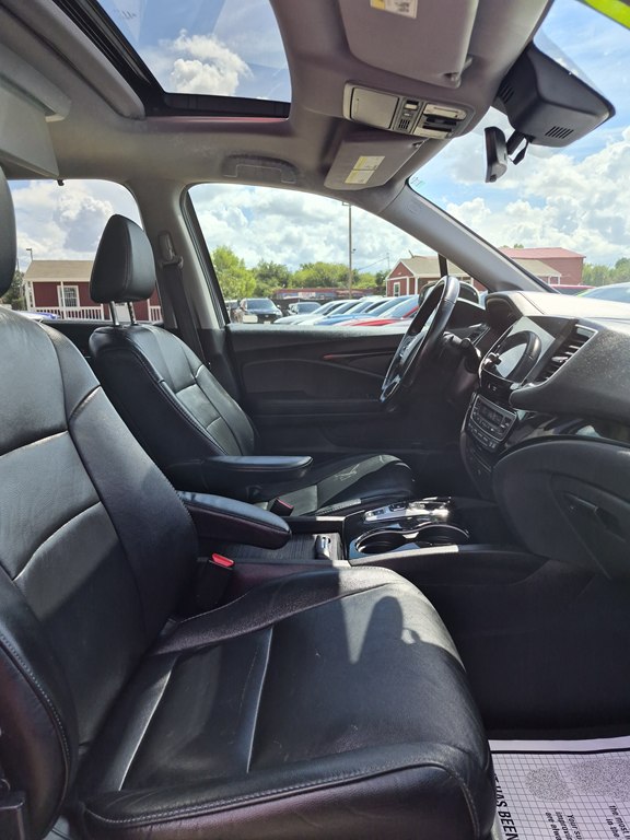 Photo 12 of this HONDA PILOT