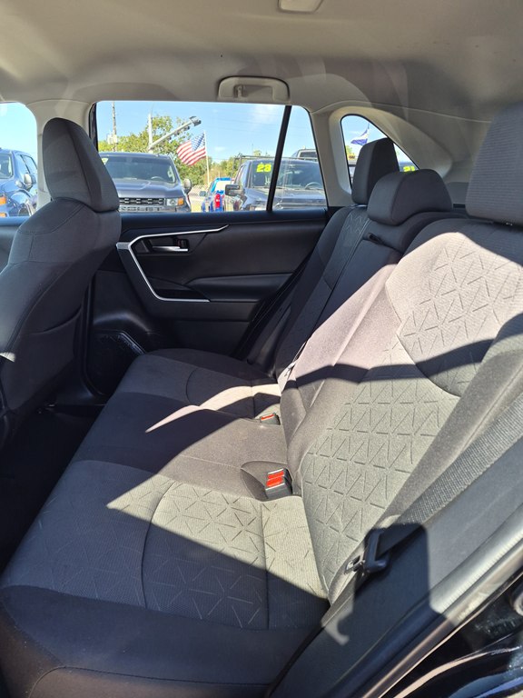 Photo 10 of this TOYOTA RAV4