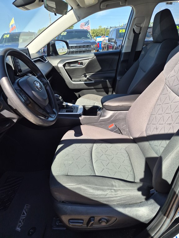Photo 9 of this TOYOTA RAV4