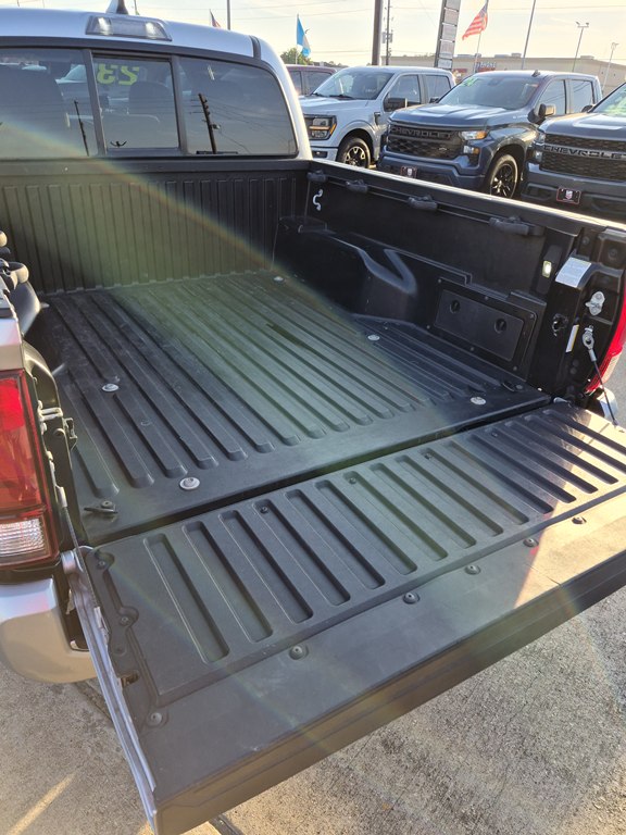Photo 18 of this TOYOTA TACOMA