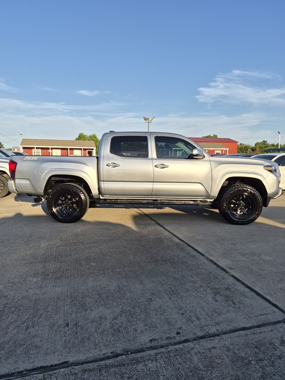 Photo 4 of this TOYOTA TACOMA