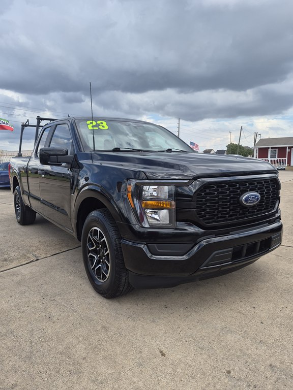 Photo 3 of this FORD F150