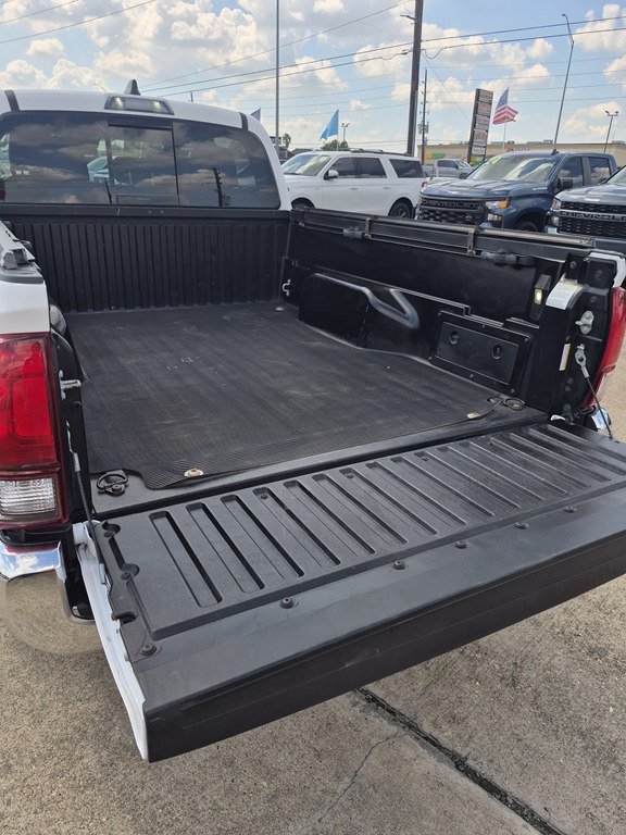 Photo 18 of this TOYOTA TACOMA