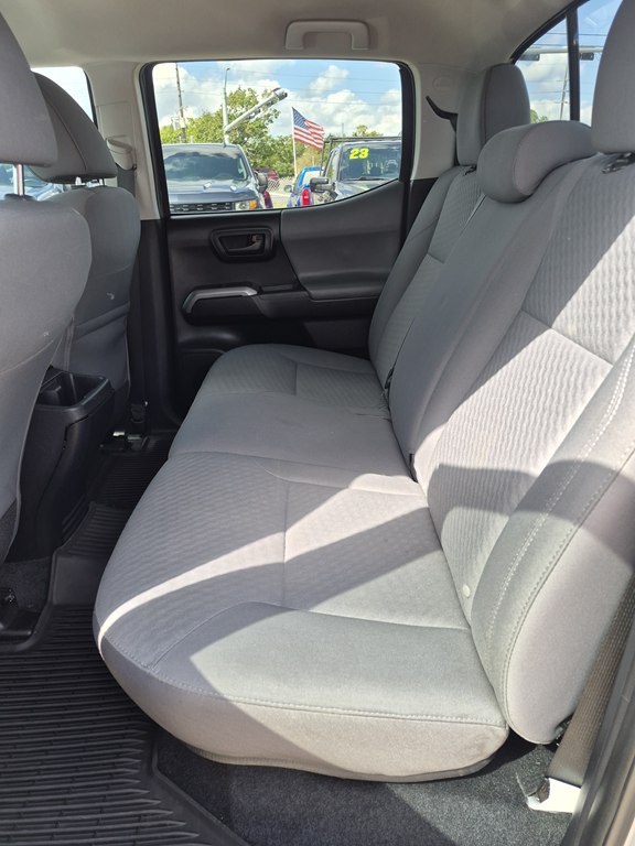 Photo 10 of this TOYOTA TACOMA