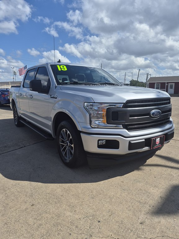 Photo 3 of this FORD F150