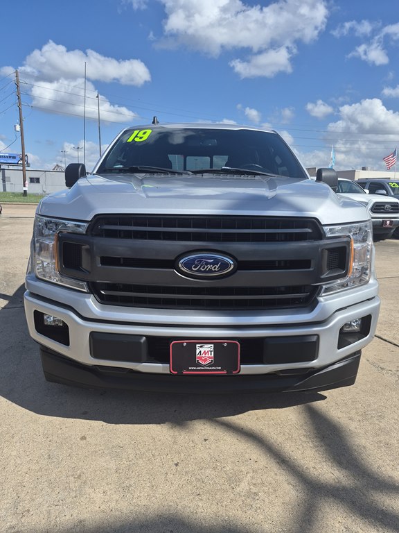 Photo 2 of this FORD F150