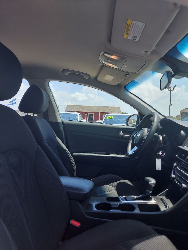 Photo 11 of this KIA OPTIMA