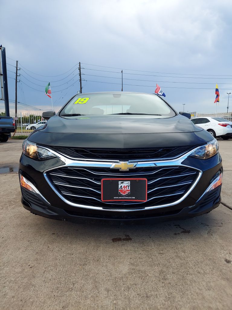 Photo 2 of this CHEVROLET MALIBU