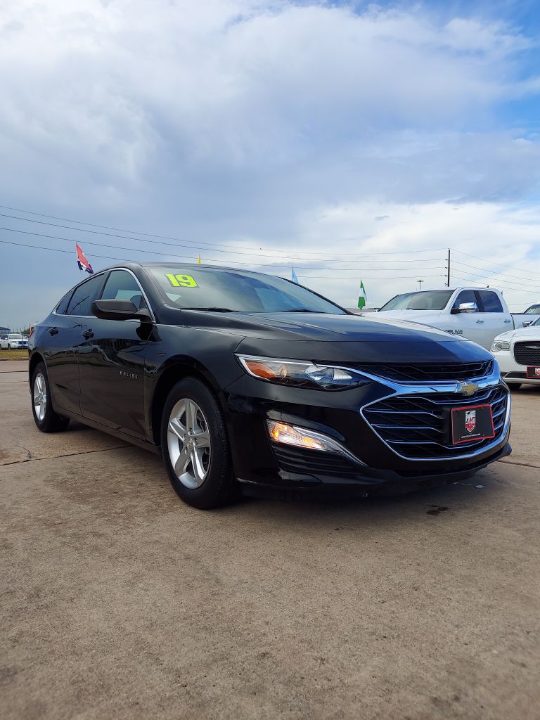 Photo 3 of this CHEVROLET MALIBU
