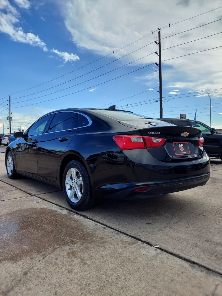 Photo 7 of this CHEVROLET MALIBU