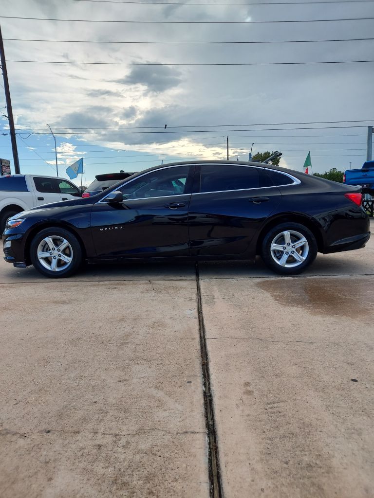 Photo 8 of this CHEVROLET MALIBU