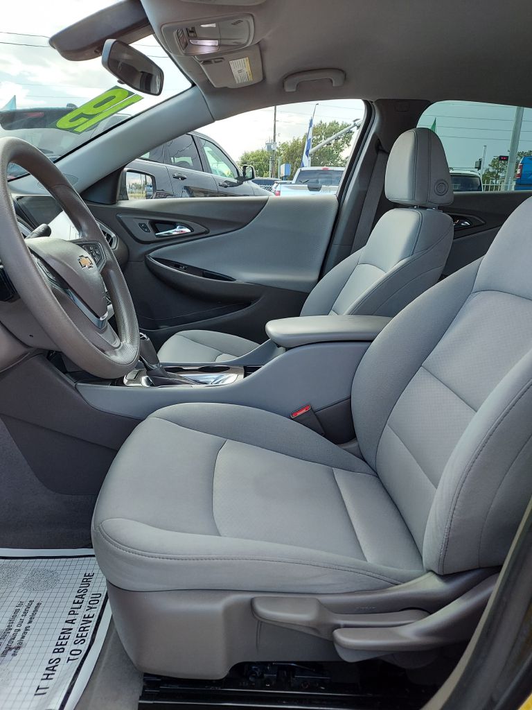 Photo 9 of this CHEVROLET MALIBU