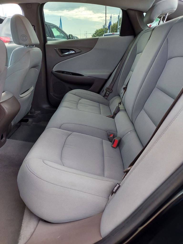 Photo 10 of this CHEVROLET MALIBU