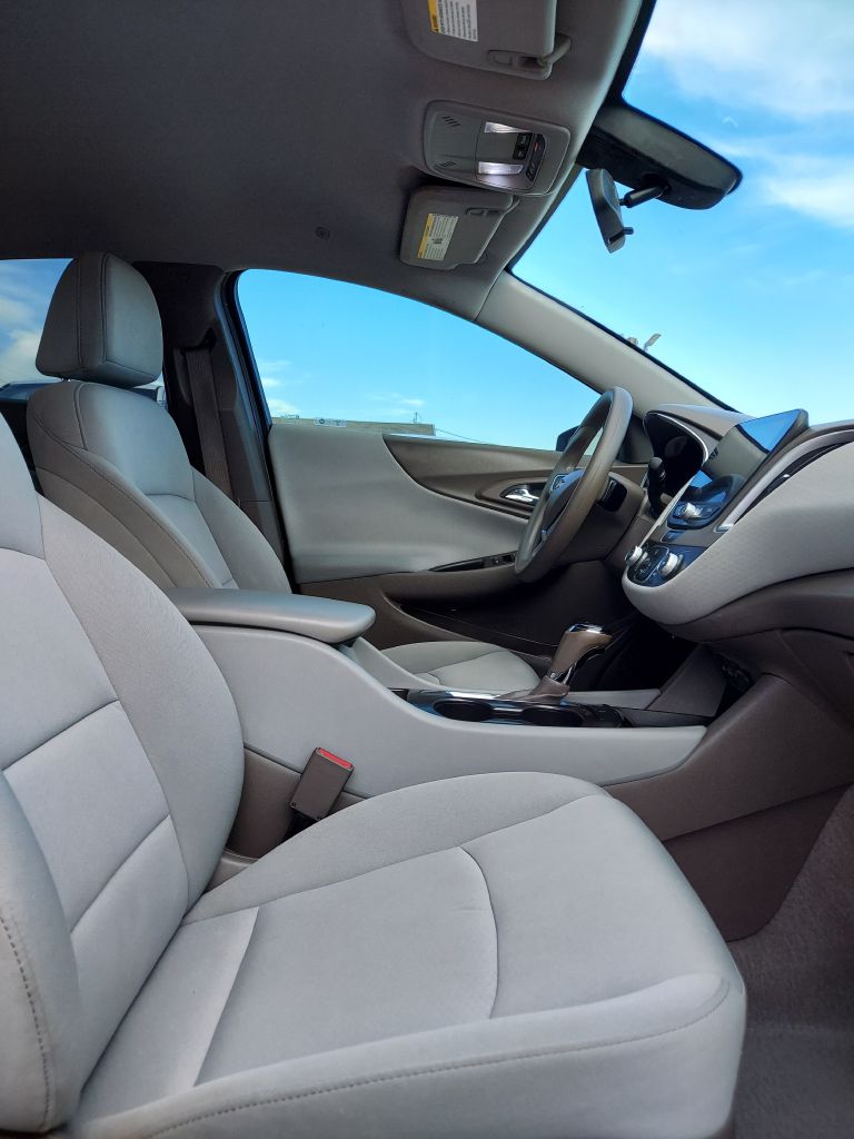 Photo 11 of this CHEVROLET MALIBU
