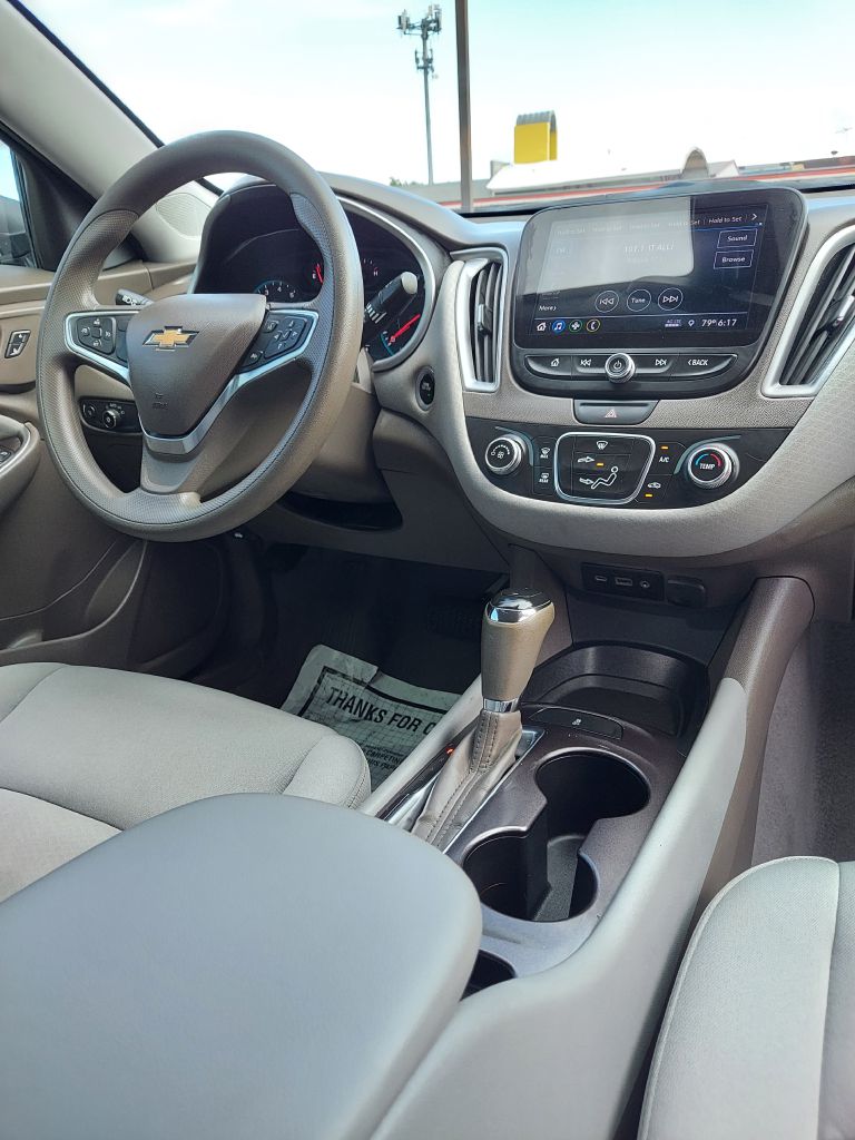 Photo 13 of this CHEVROLET MALIBU