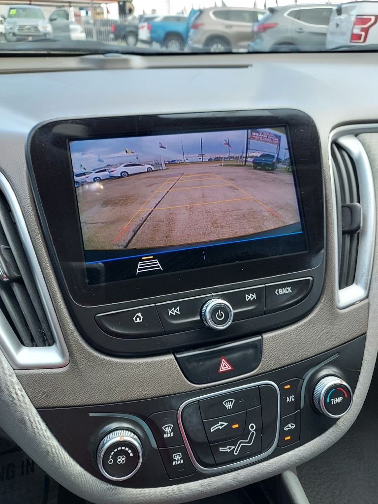 Photo 14 of this CHEVROLET MALIBU