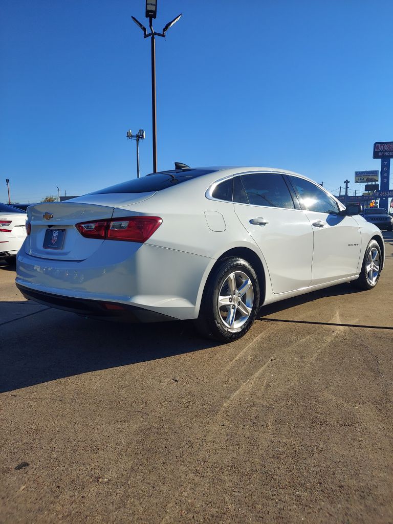 Photo 4 of this CHEVROLET MALIBU