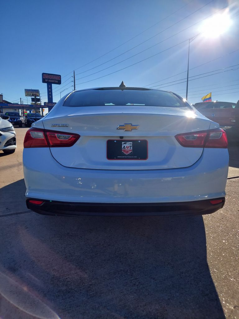 Photo 5 of this CHEVROLET MALIBU
