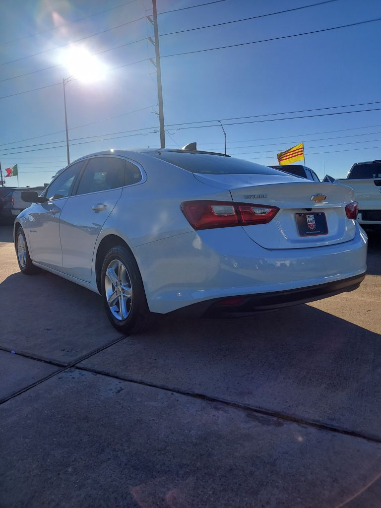 Photo 6 of this CHEVROLET MALIBU