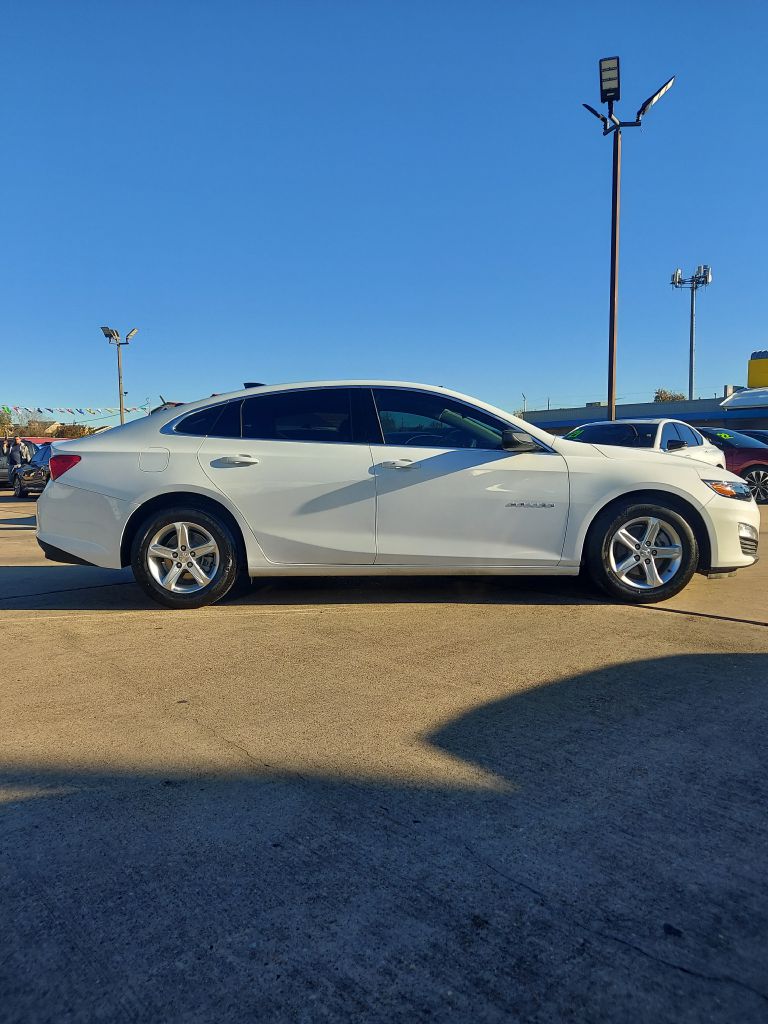 Photo 8 of this CHEVROLET MALIBU