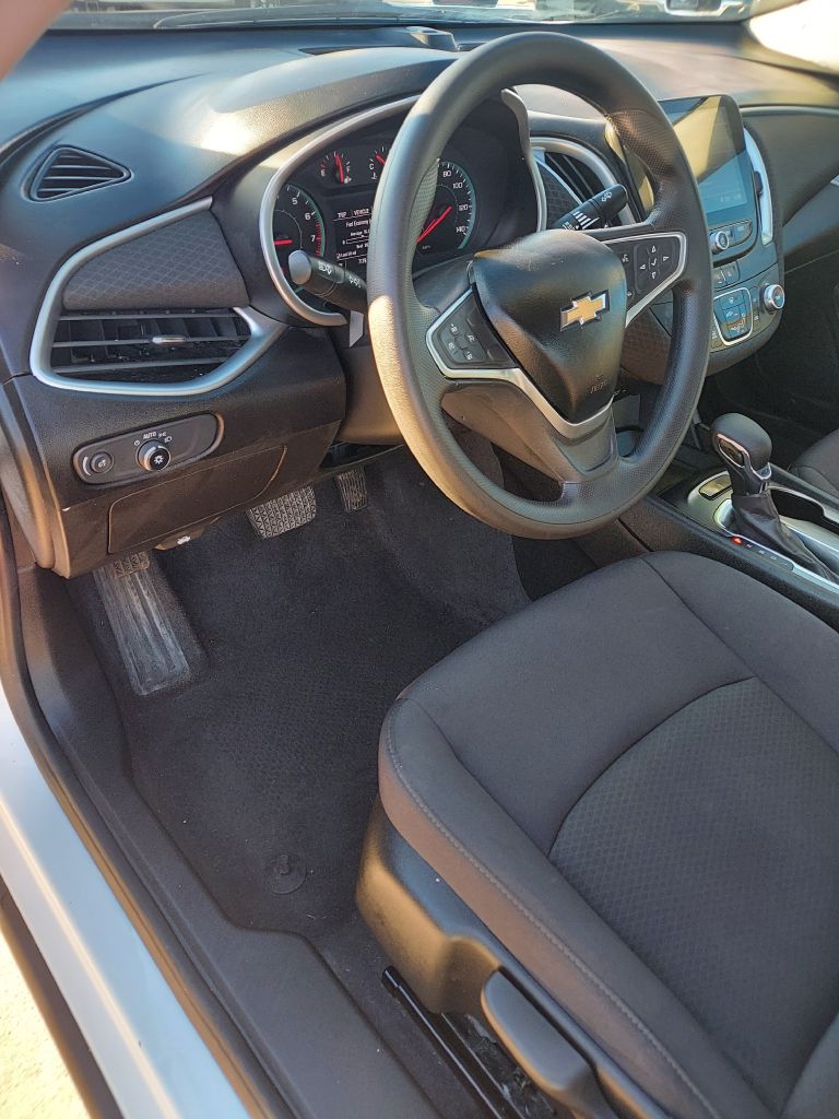 Photo 12 of this CHEVROLET MALIBU