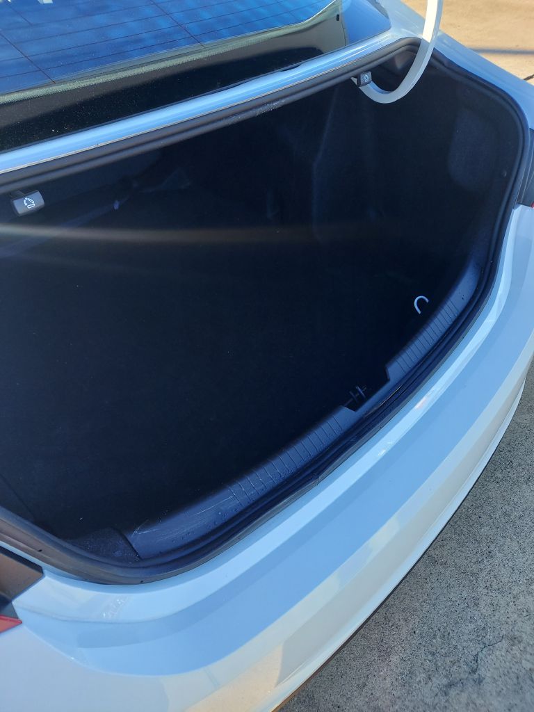 Photo 14 of this CHEVROLET MALIBU