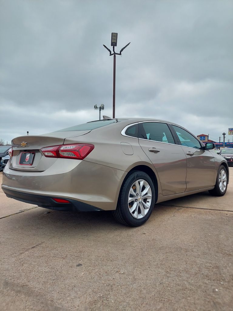 Photo 5 of this CHEVROLET MALIBU
