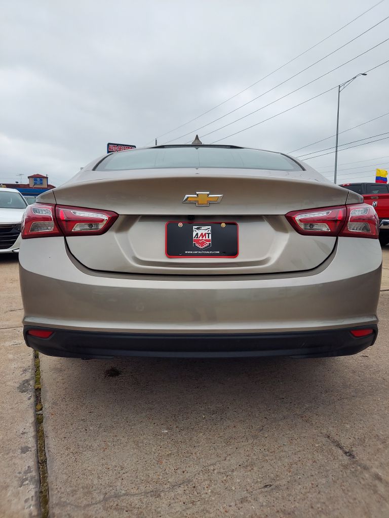 Photo 6 of this CHEVROLET MALIBU