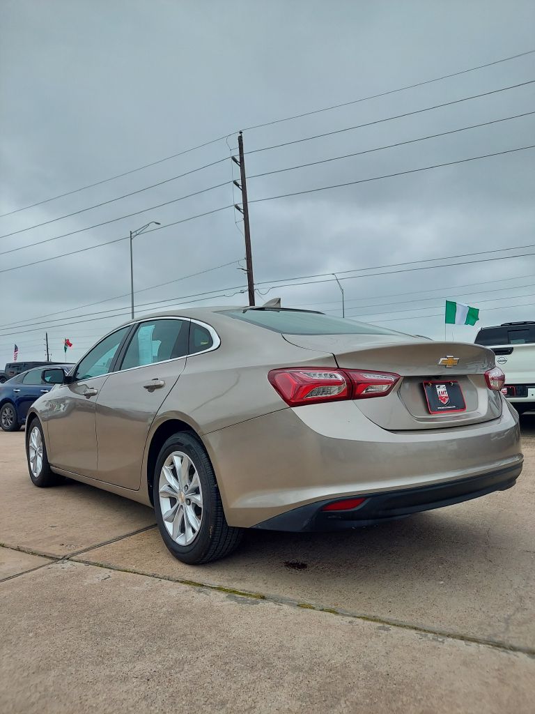 Photo 7 of this CHEVROLET MALIBU