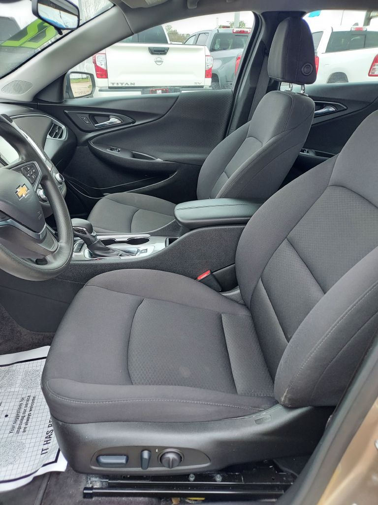 Photo 9 of this CHEVROLET MALIBU