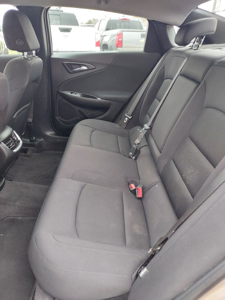 Photo 10 of this CHEVROLET MALIBU